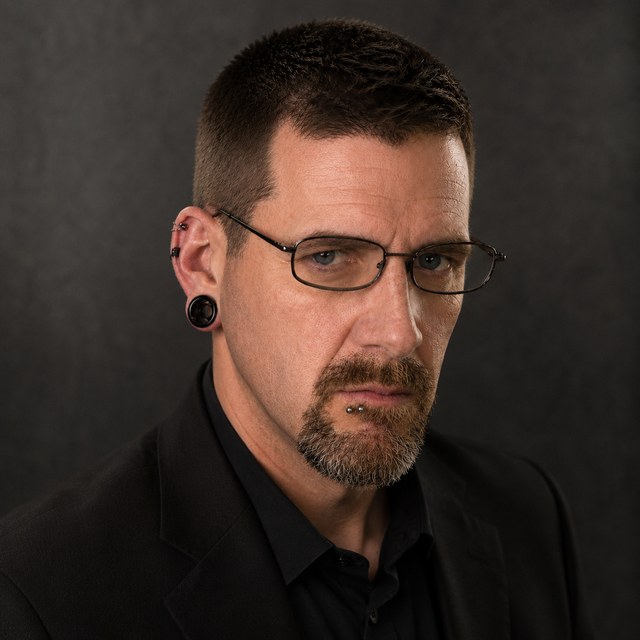 Author Linus Jacobs